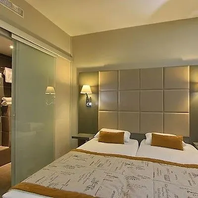 *** Hotel Villa Margaux Opera Montmartre Paris France
